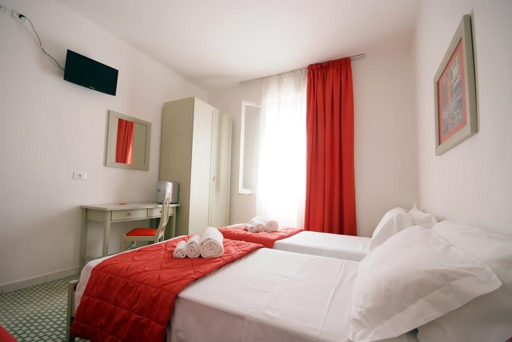 Albergo Dei 10 Colori Procchio  Exterior photo